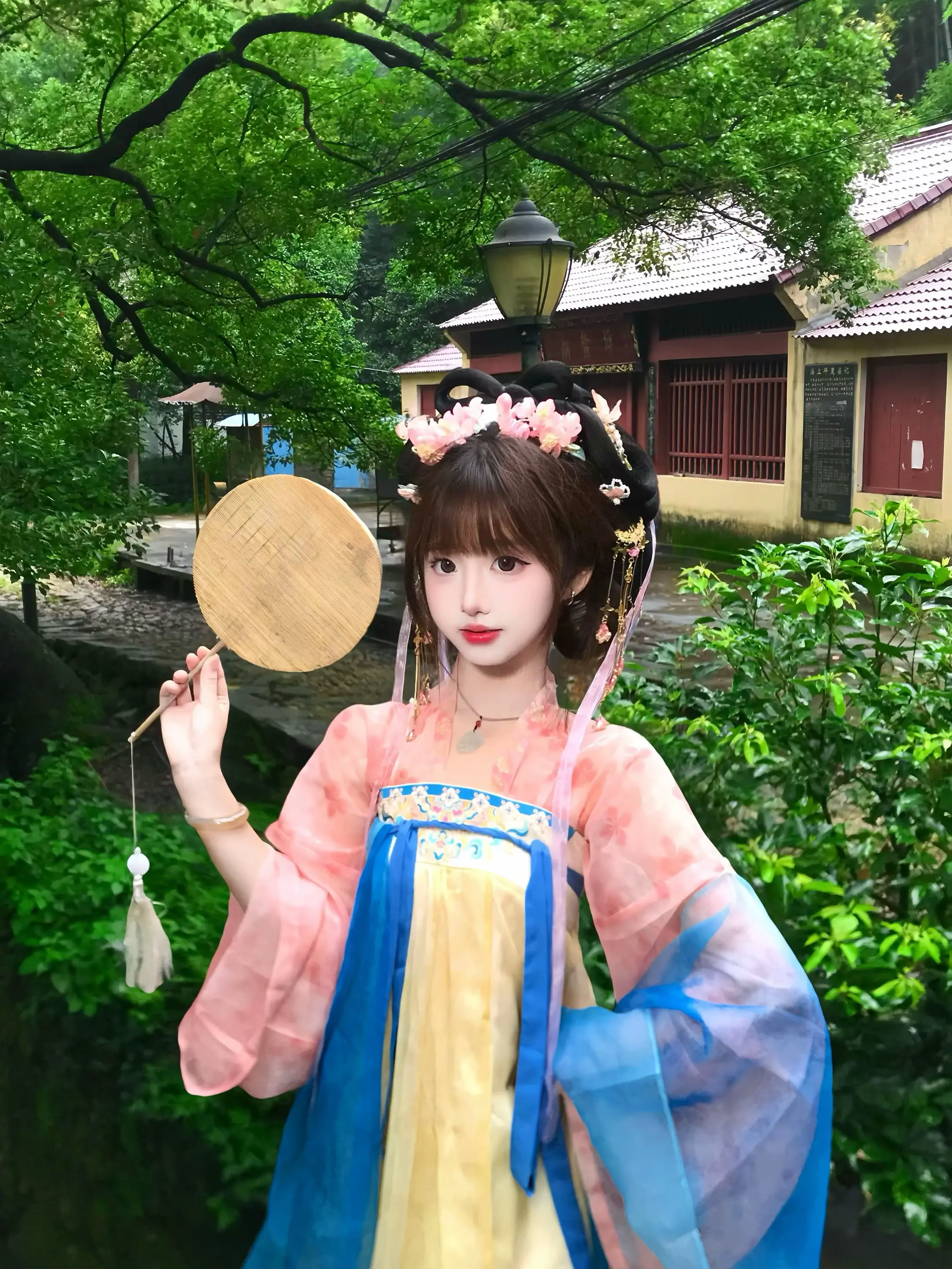 “拜水都江堰 问道青城山”