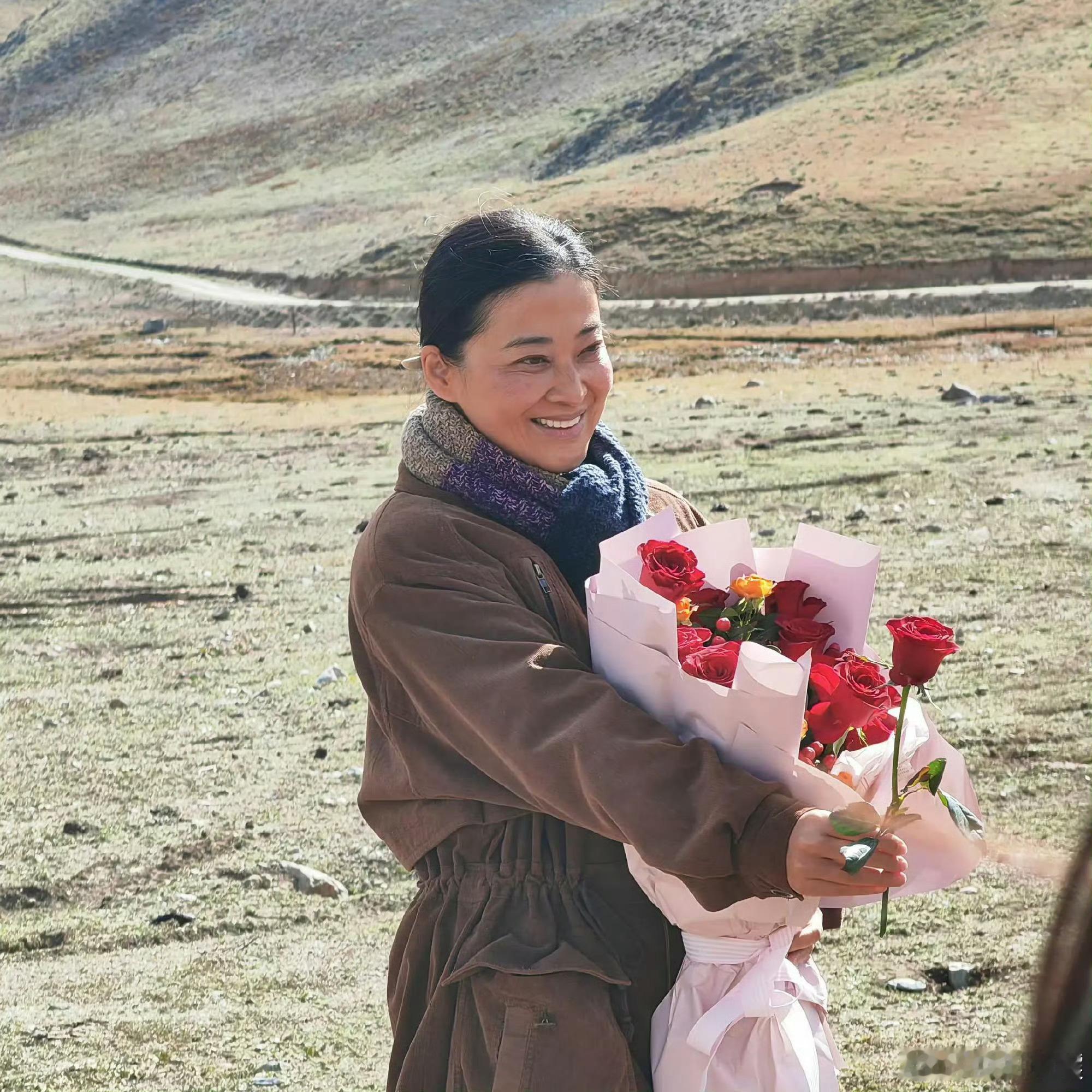 胡歌梅婷杀青照生命树杀青照胡歌梅婷杀青照，哇塞，[太开心][太开心][太开心] 