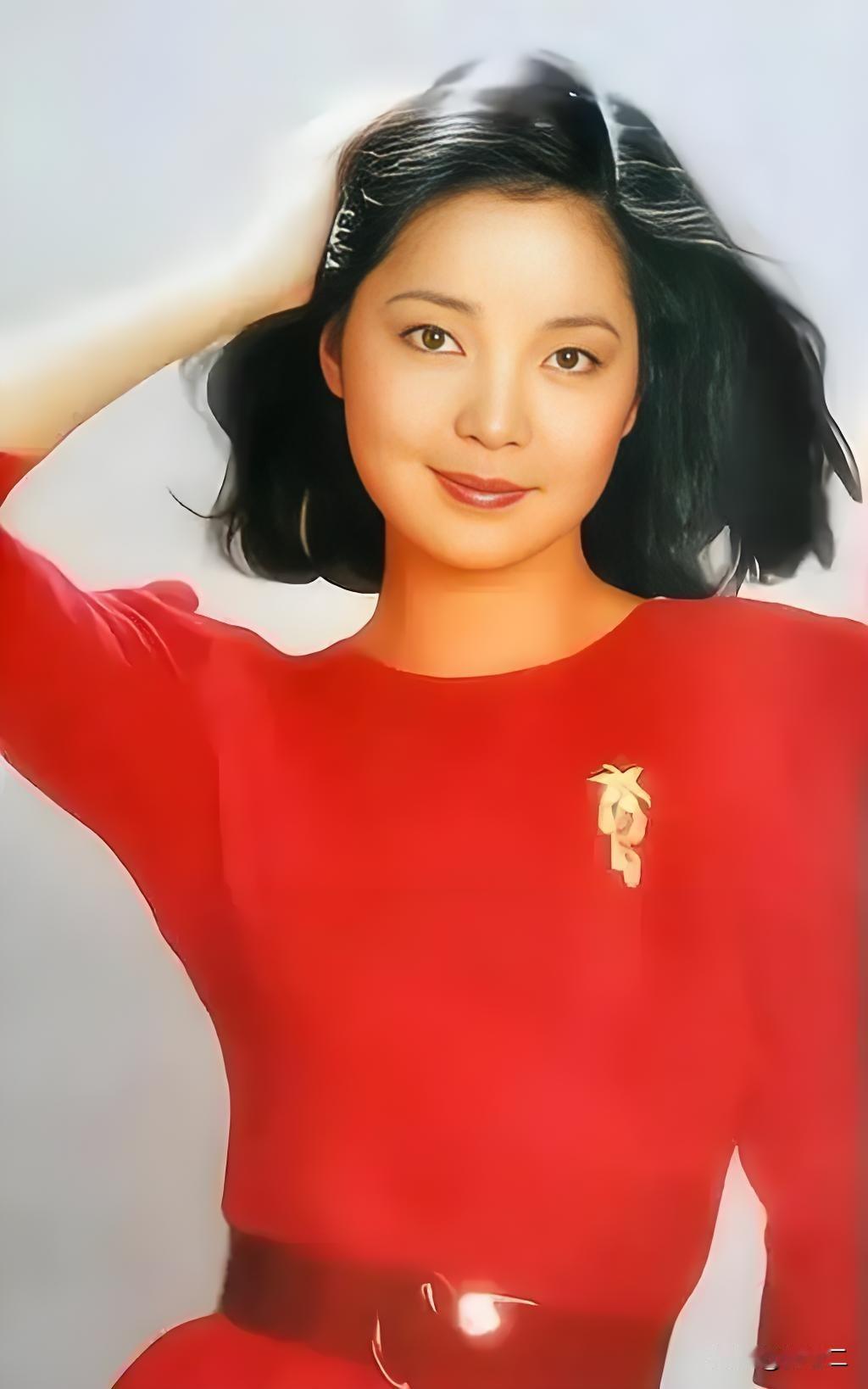 邓丽君的歌声温婉柔和，没有尖锐的张力，像轻声诉说心事。

曲调缠绵细腻，喜怒哀乐