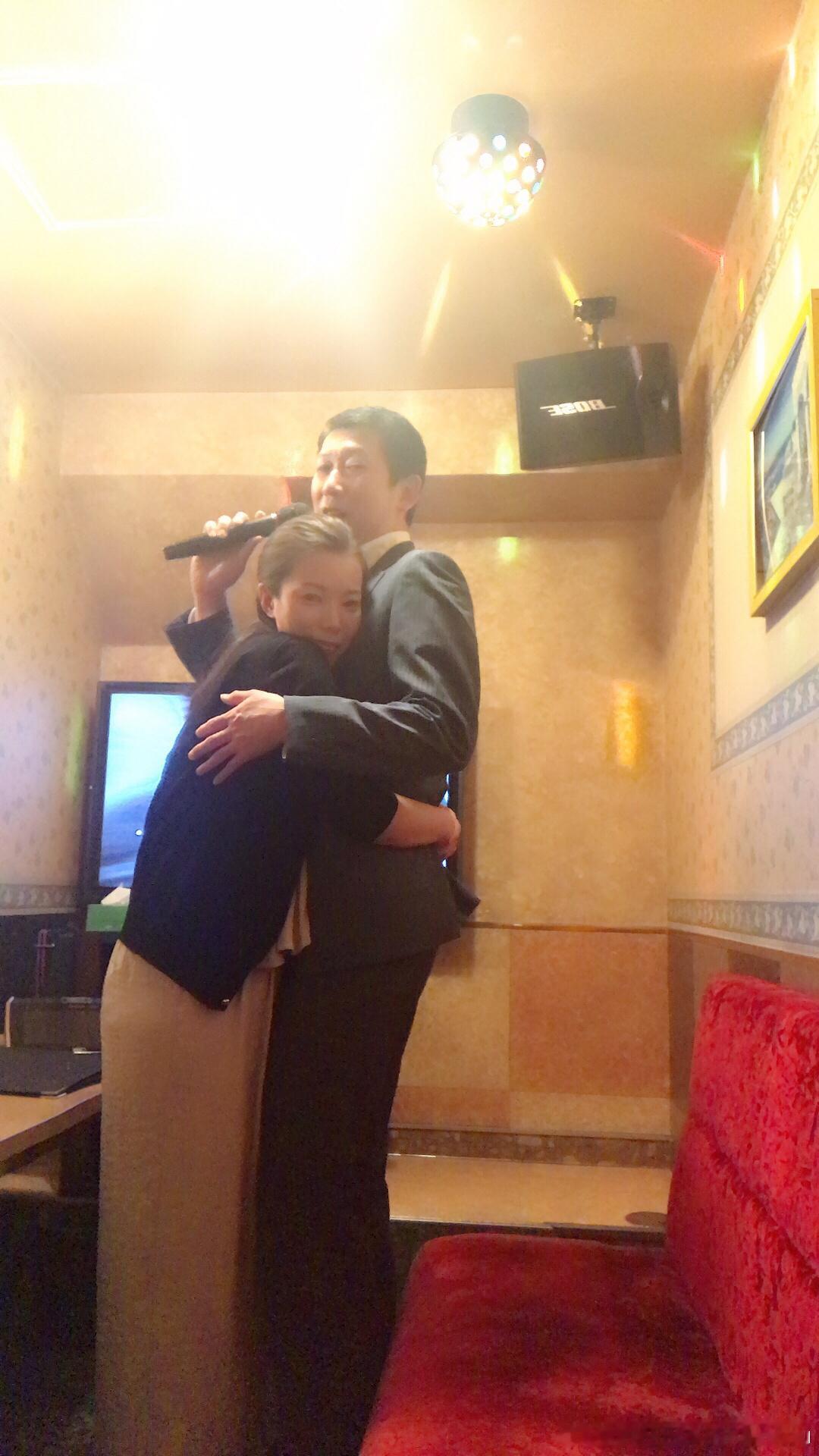 【搬运】2018年10月26日嘿嘿～又来两人卡拉OK了今晚只唱了一个小时来之前我
