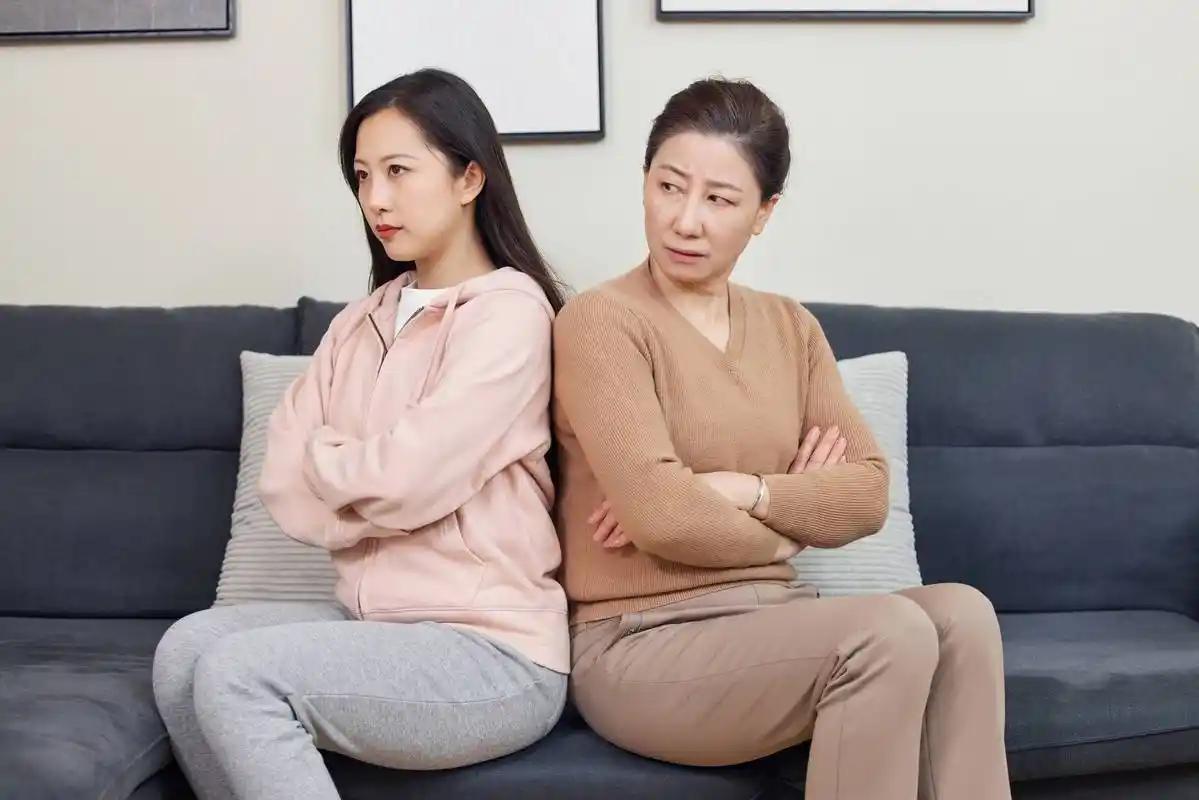 婆媳关系引发的家庭不和，如何处理好，看完就知道了。


我今年五十岁，嫁了二十年