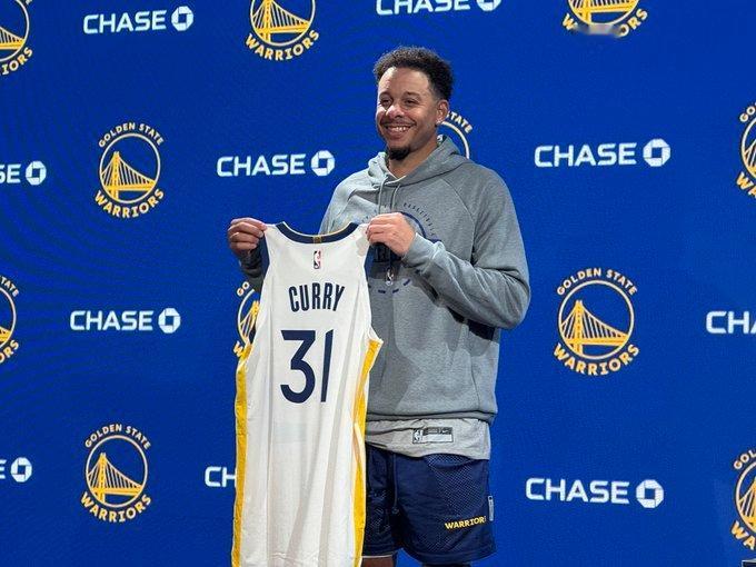 勇士队记：值得一提的是，明天是勇士队在薪资上能够负担得起与塞思库里签下老将底薪合