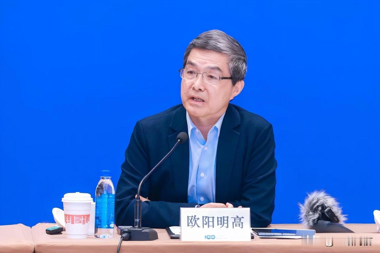 欧阳明高称，2025年，我国全固态电池新公开专利数量达到6312件，占全球44%