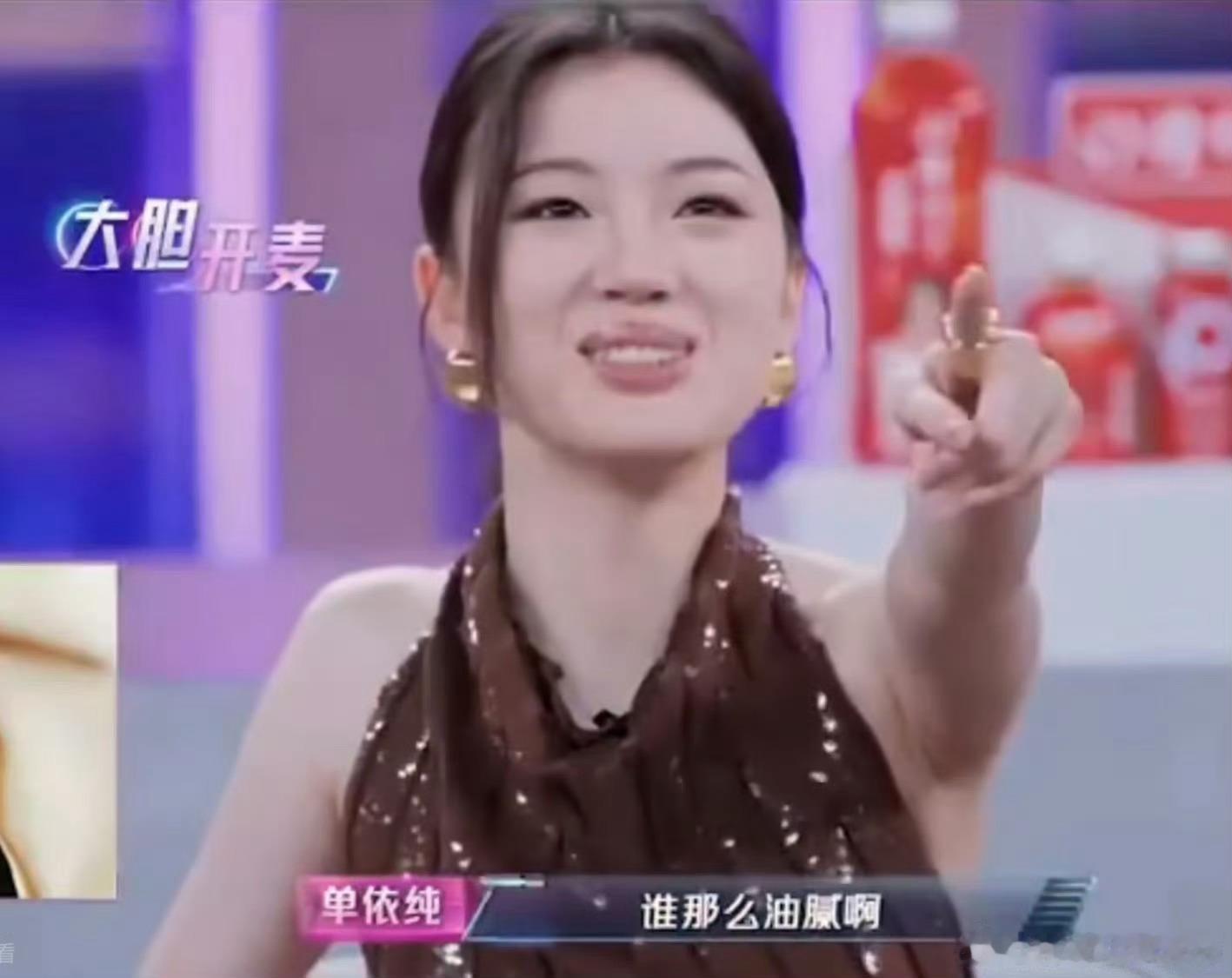 对于某个群体，我是非常同情的。他们普遍被主流排斥，为了藏起自卑，只好抢先定义别人
