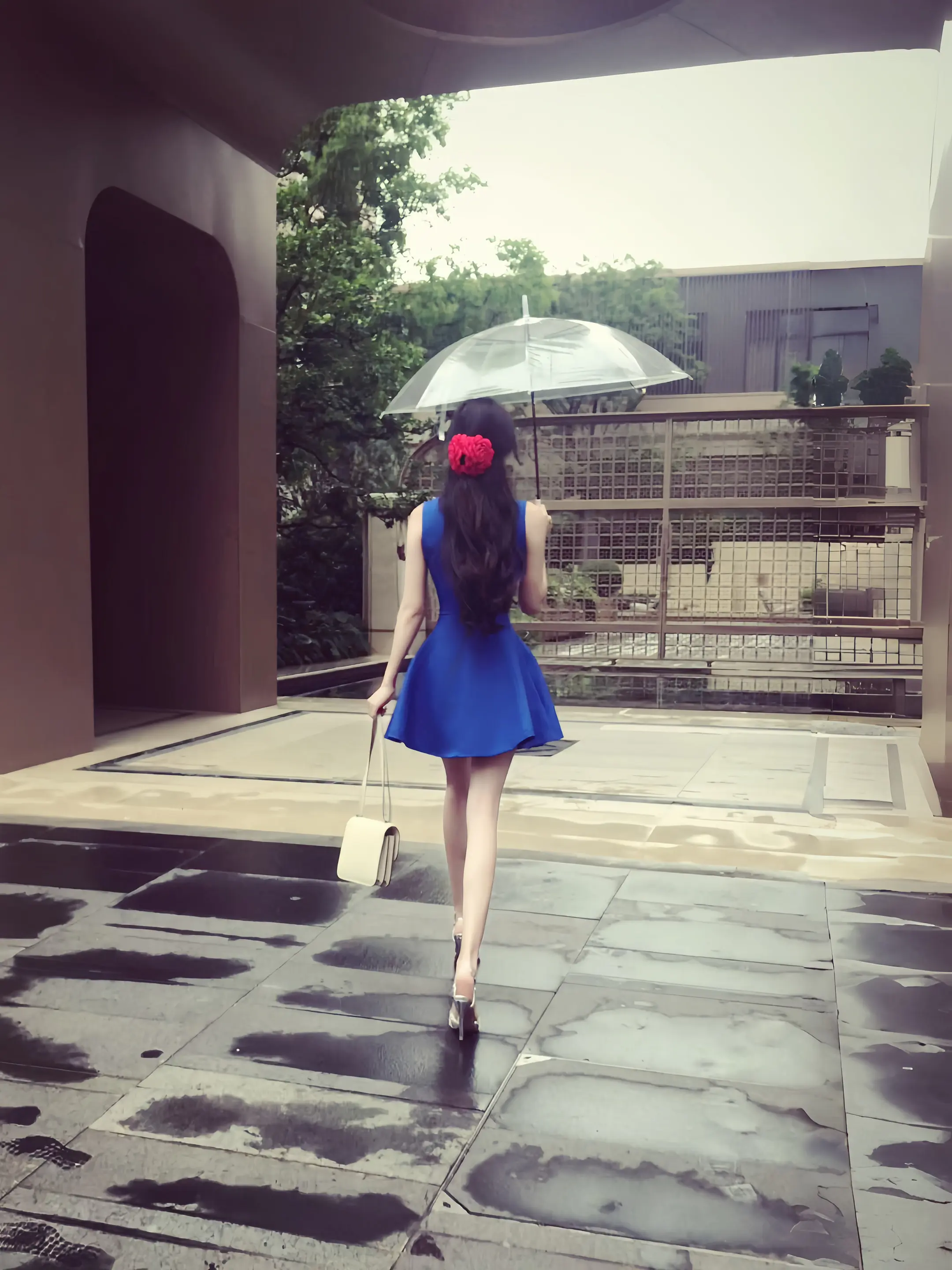 你说雨后相逢，于是我决心走出这个雨季。赵丽颖穿搭