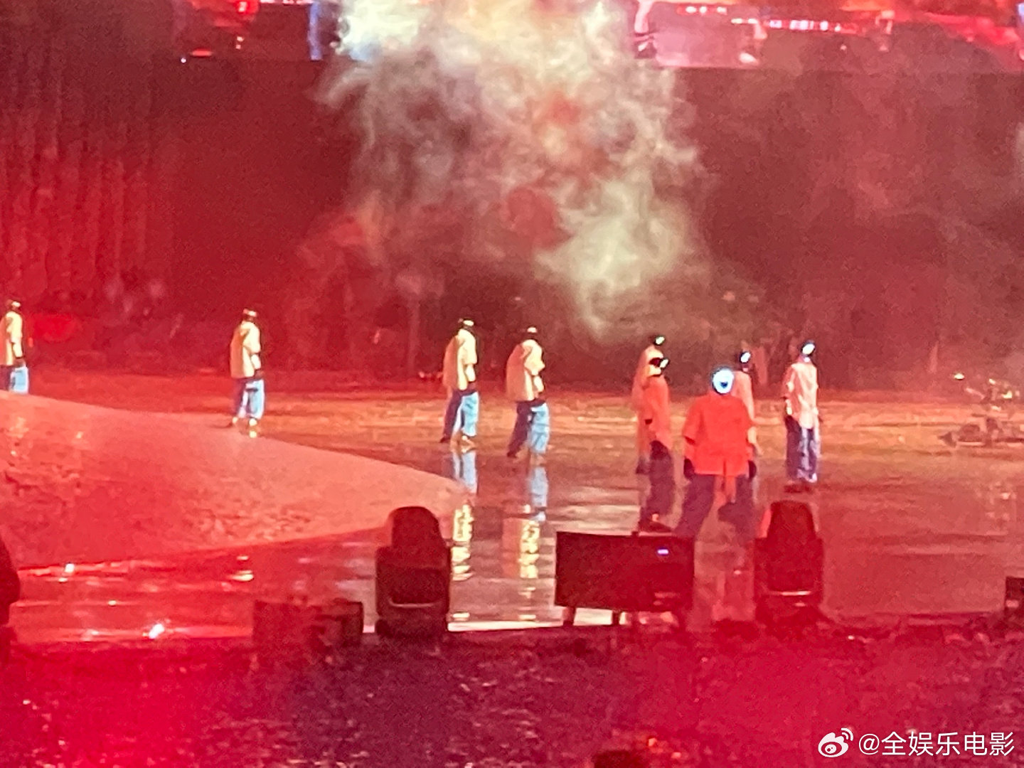 机器人给张杰伴舞张杰鸟巢演唱会机器人伴舞张杰鸟巢演唱会机器人伴舞 