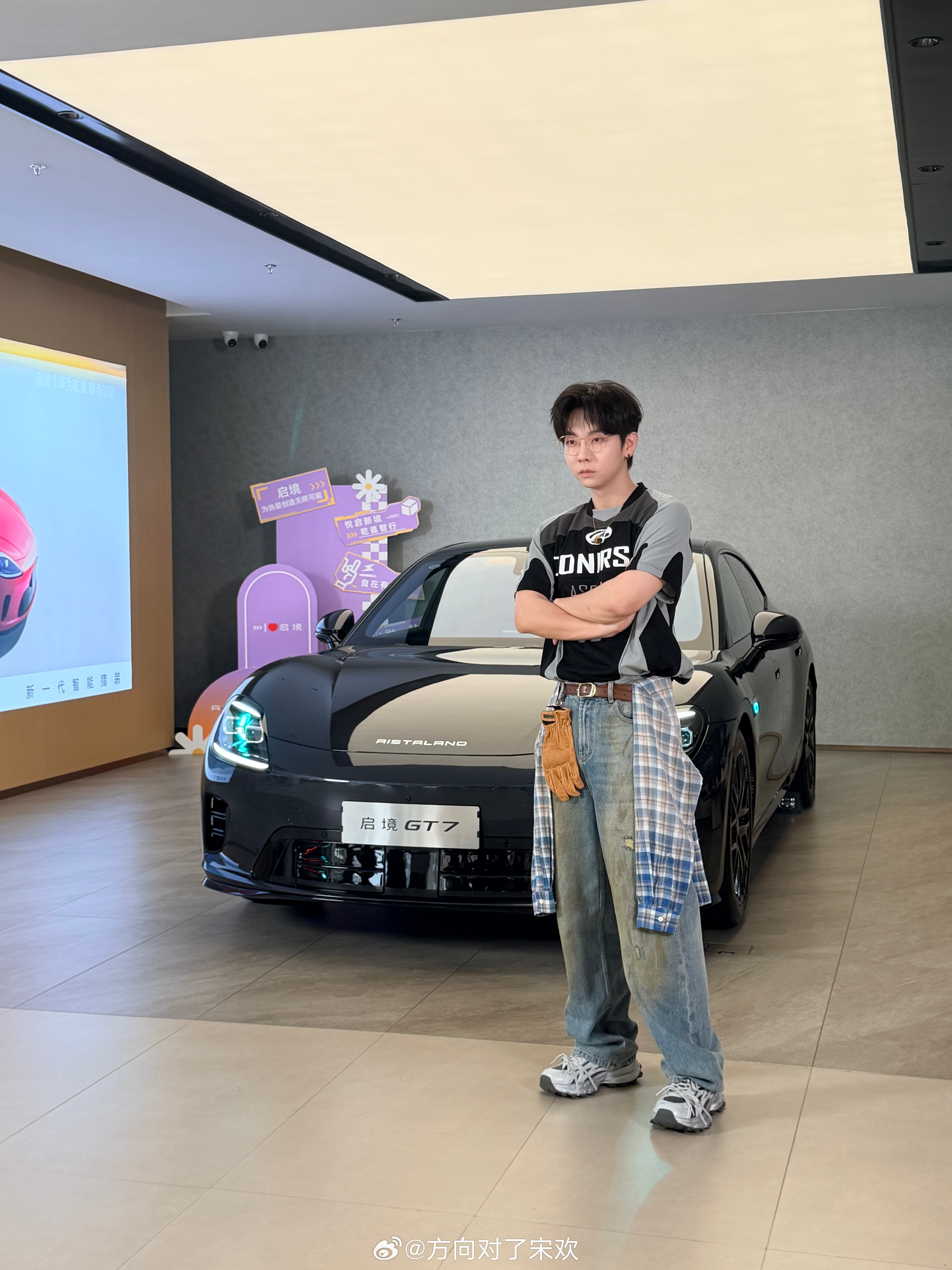 下次买车我就这么发朋友圈买车的欲望到了极致启境 GT7启境汽车有网友在上海门店偶