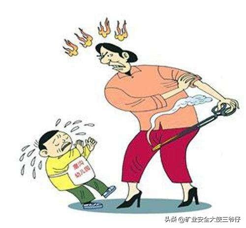 监控实拍！奶奶脚踹幼童裆部，这幕看得人血压飙升！
 
近日一段家庭监控视频刷爆网