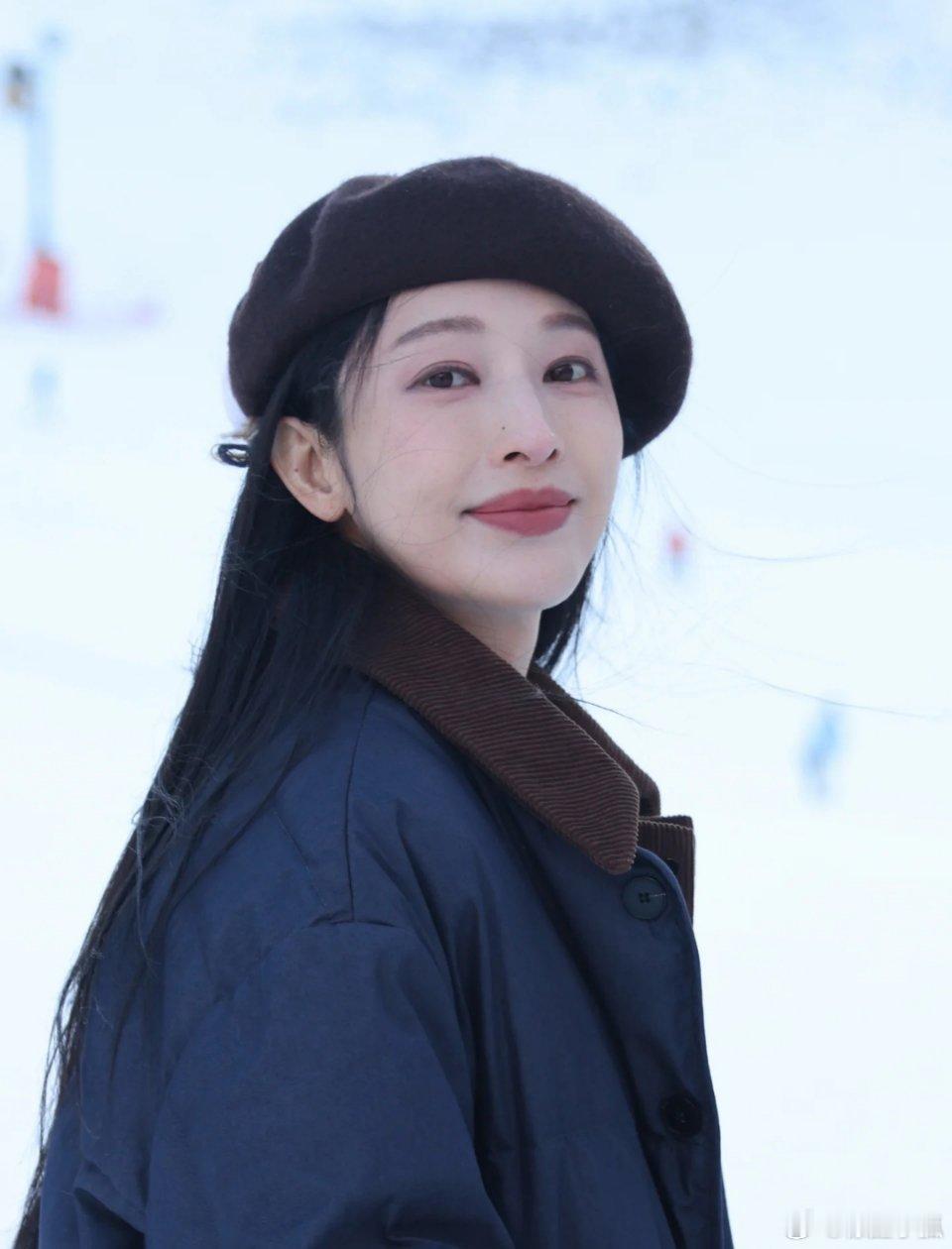 张俪一不小心夹起来了张俪抽象属性藏不住了！上一秒气势汹汹登场，下一秒软萌夹子音暴