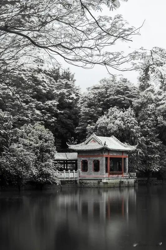 上联：一江春夏秋冬水；请你对下联千载日月星辰情