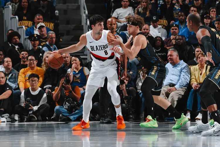 NBA杯继续进行，波特兰开拓者队（7胜9负）止住连败。虽然库里得到38分，但阿夫