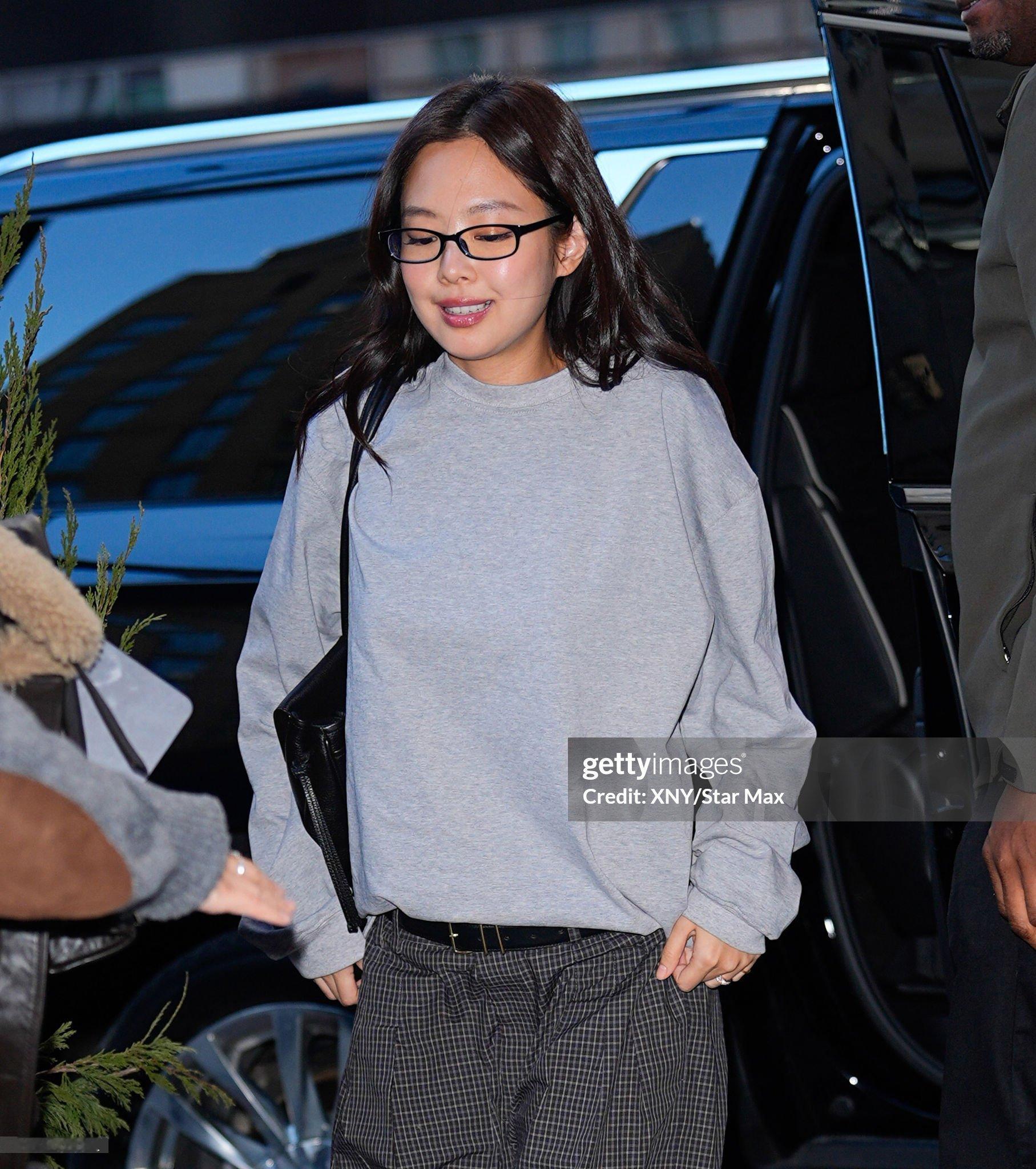 260214 Jennie纽约路透🤓老钱风Jennie~好会穿啊！！ 