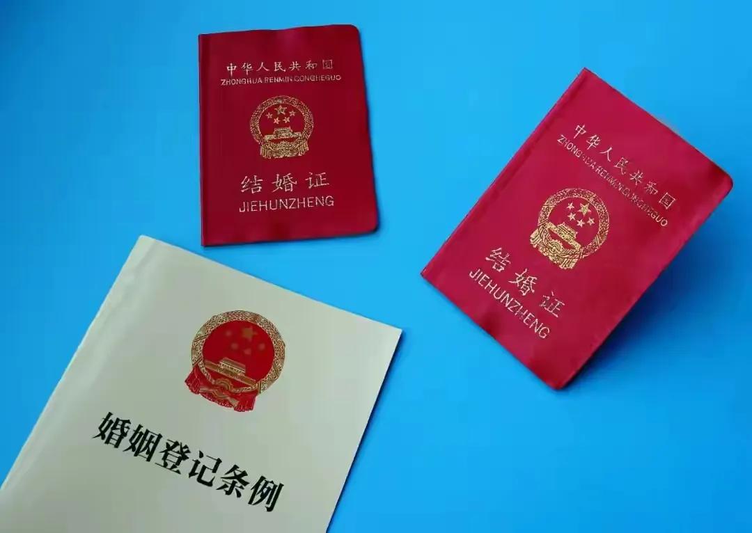 拿着身份证就可以结婚了
看多了电影桥段：相爱的两个年轻人要结婚，丈母娘把户口薄藏