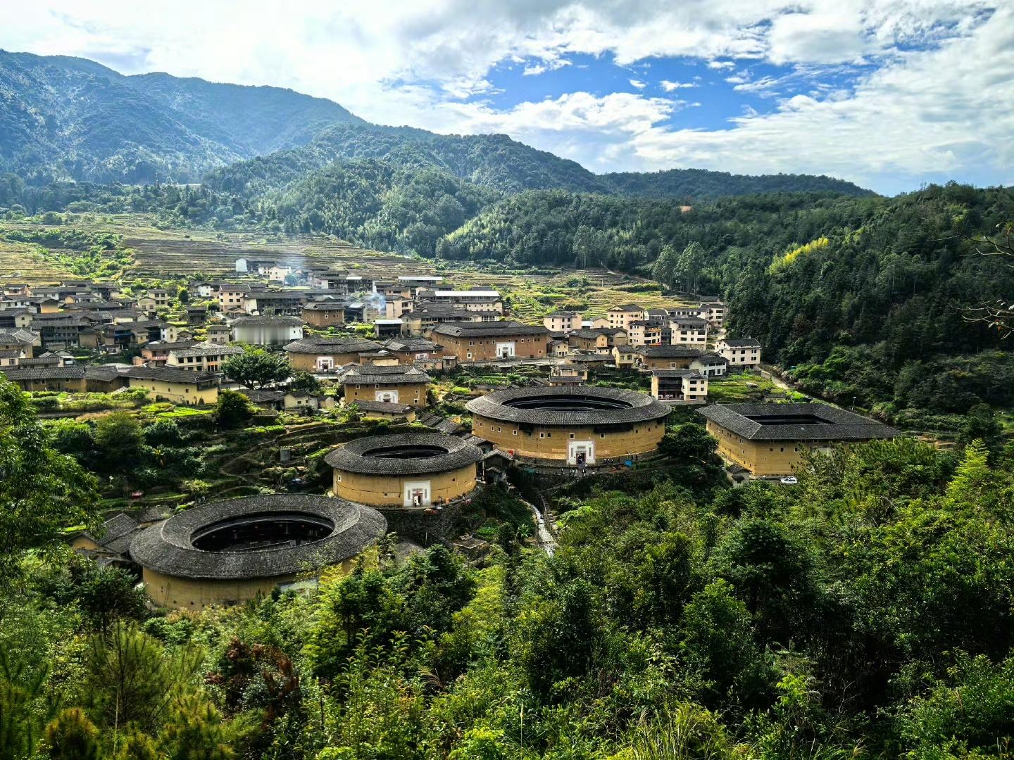 刚审完今年第8季，年前倒数第2季的韩路游记《福建为什么那么神》审片看到福建游神赛