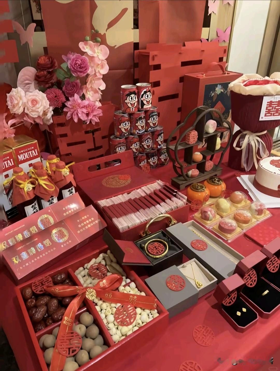 今天跟一个做老板的同学吃饭，他讲了他侄子今年订婚到退婚的事。彩礼26.8万，加上