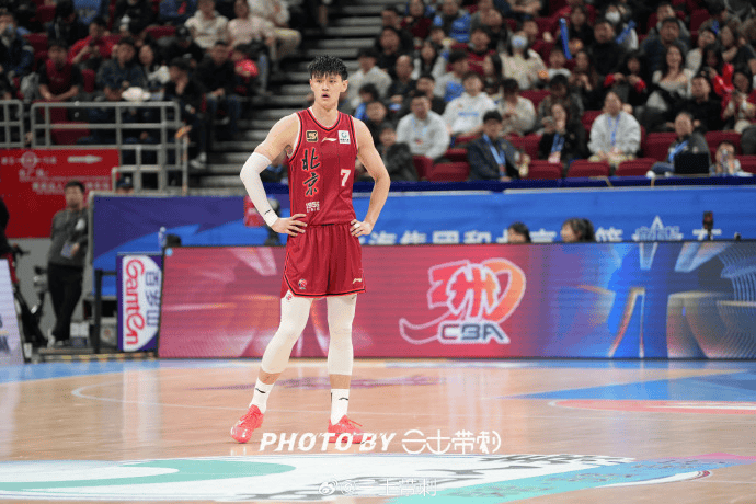 媒体人：曾凡博今晚会在主场现场观战北京男篮比赛