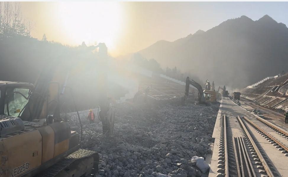 西十高铁山阳段建设正酣！力争不拖后腿，西十高铁6月份全线通车！

作为华中地区前