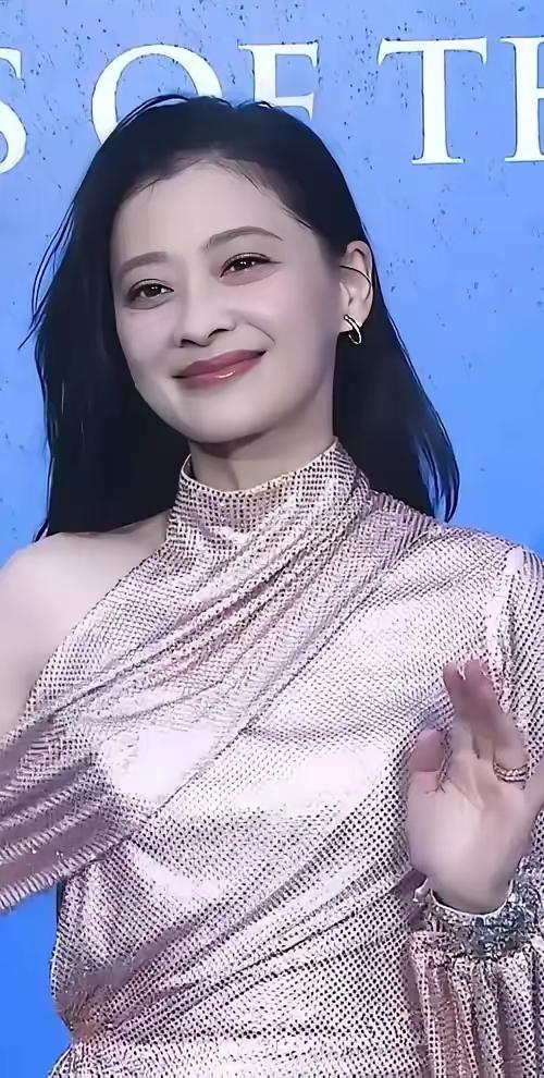 谁能不羡慕梅婷这样的状态，家里老公曾剑主动包揽各类家务，连一个碗都不让她动手，出