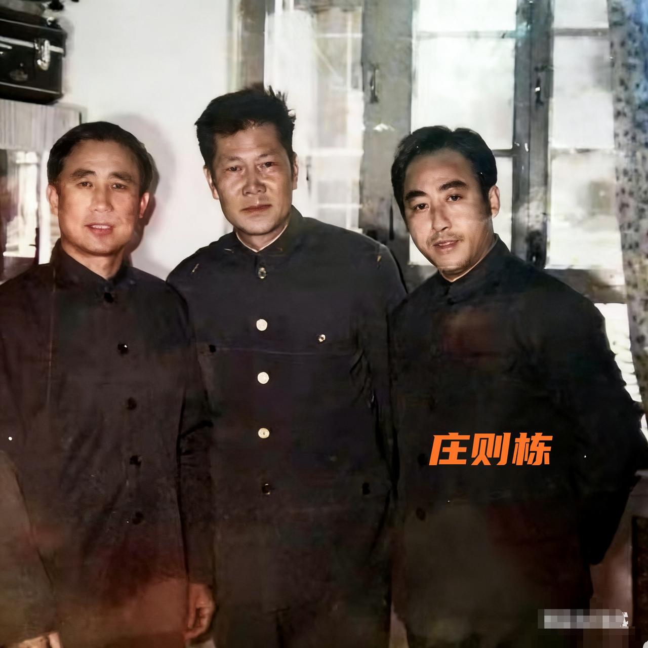 70年代，“乒乓球名将”庄则栋当上体委主任后，一张罕见的留影，镜头中的他穿着中山