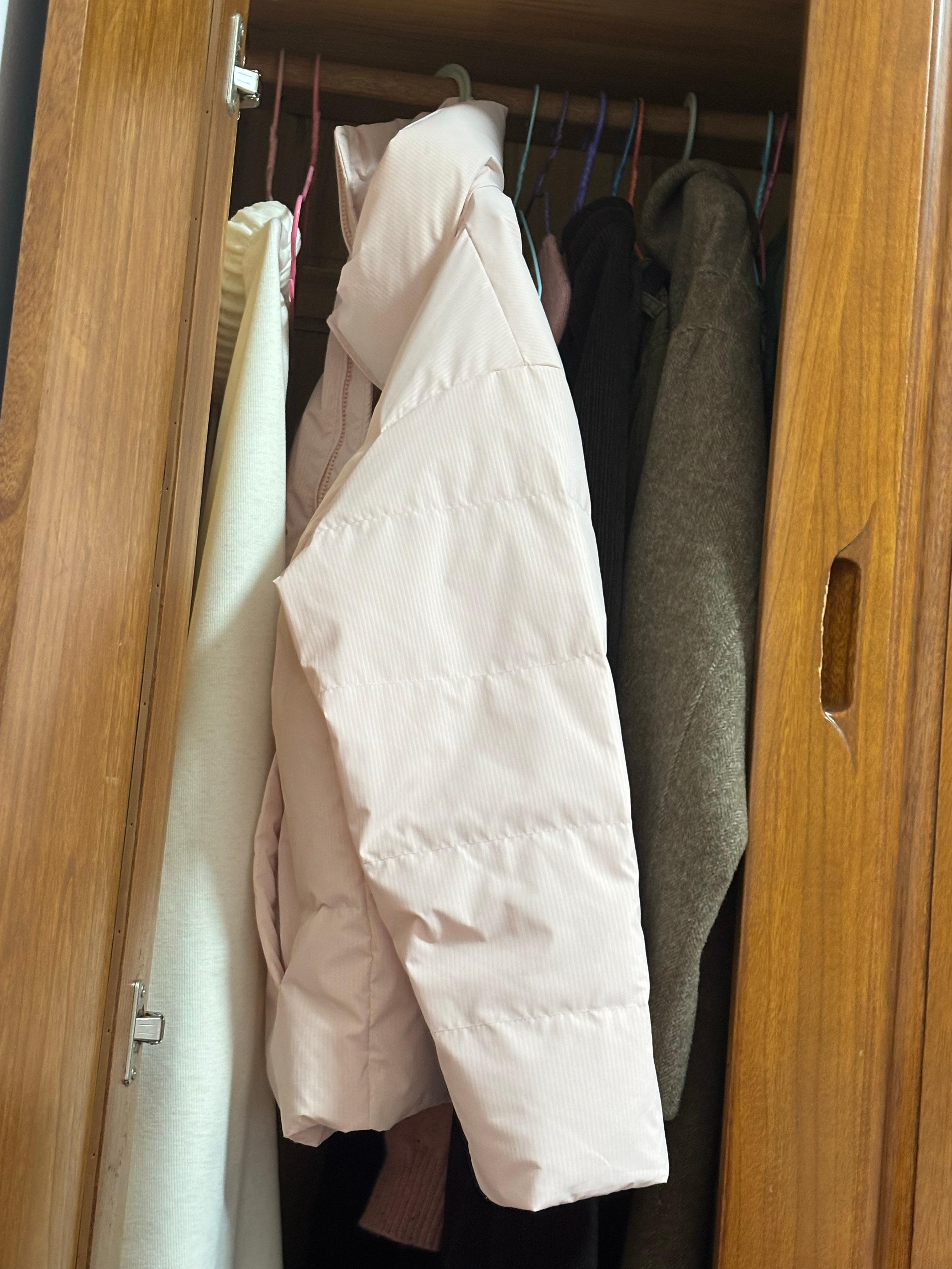 终于买到了一件比较满意的粉色羽绒服 