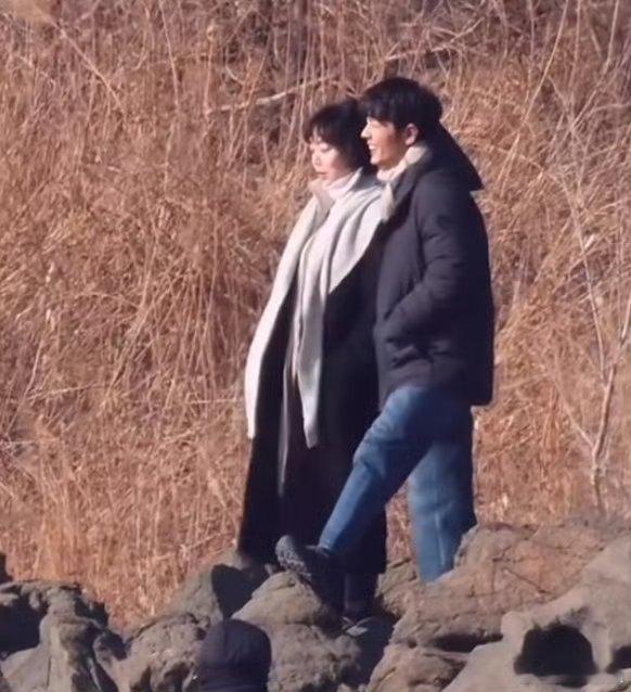 肖战姜妍新剧拥抱路透两位好演员在认真塑造角色，我们专注期待作品就好！《小城良方》