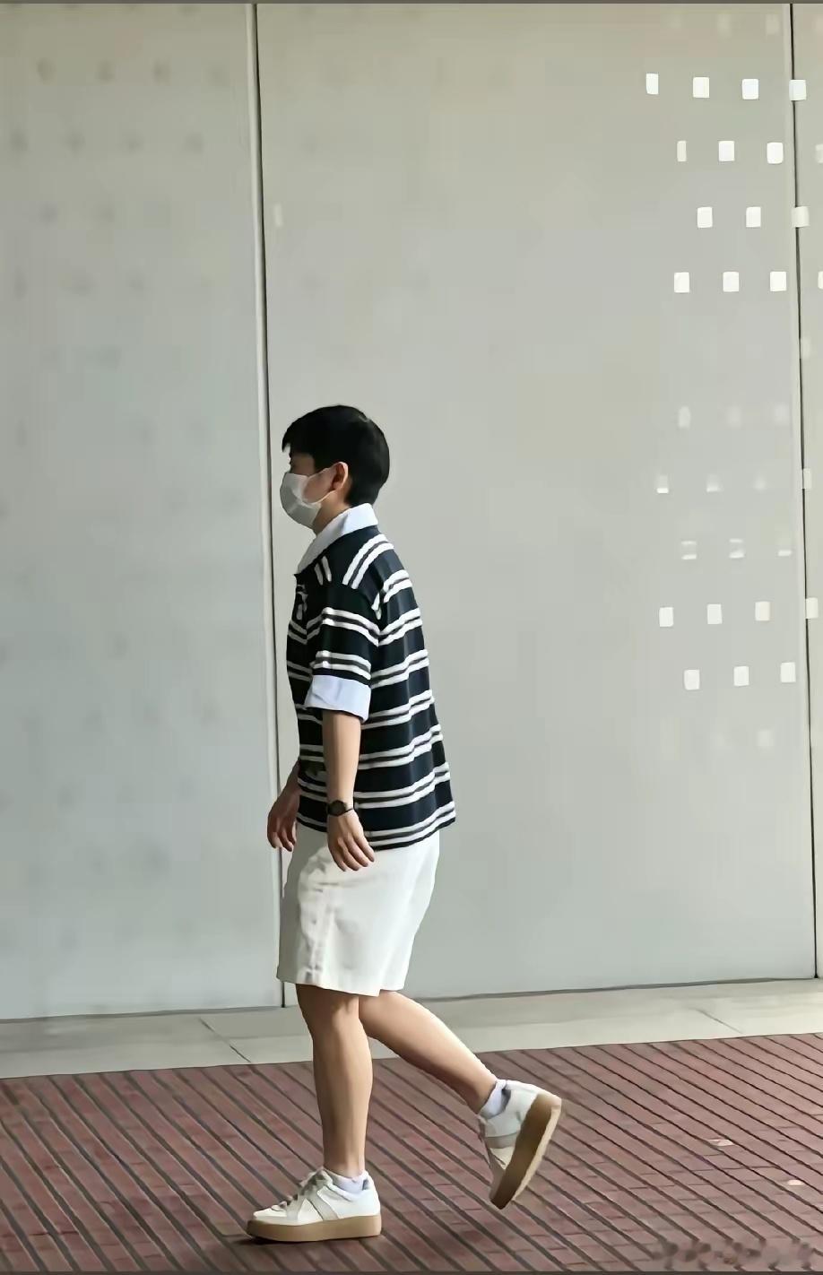 全网最懵的人，估计就是孙颖莎了。她自己可能都没意识到，就因为她只是一身穿搭随心而