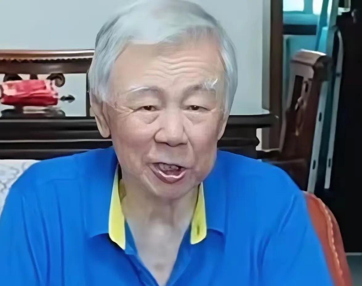87岁女排教父袁伟民住北京老旧小区，不接受采访不接代言不应酬
刷到一张照片，挺意