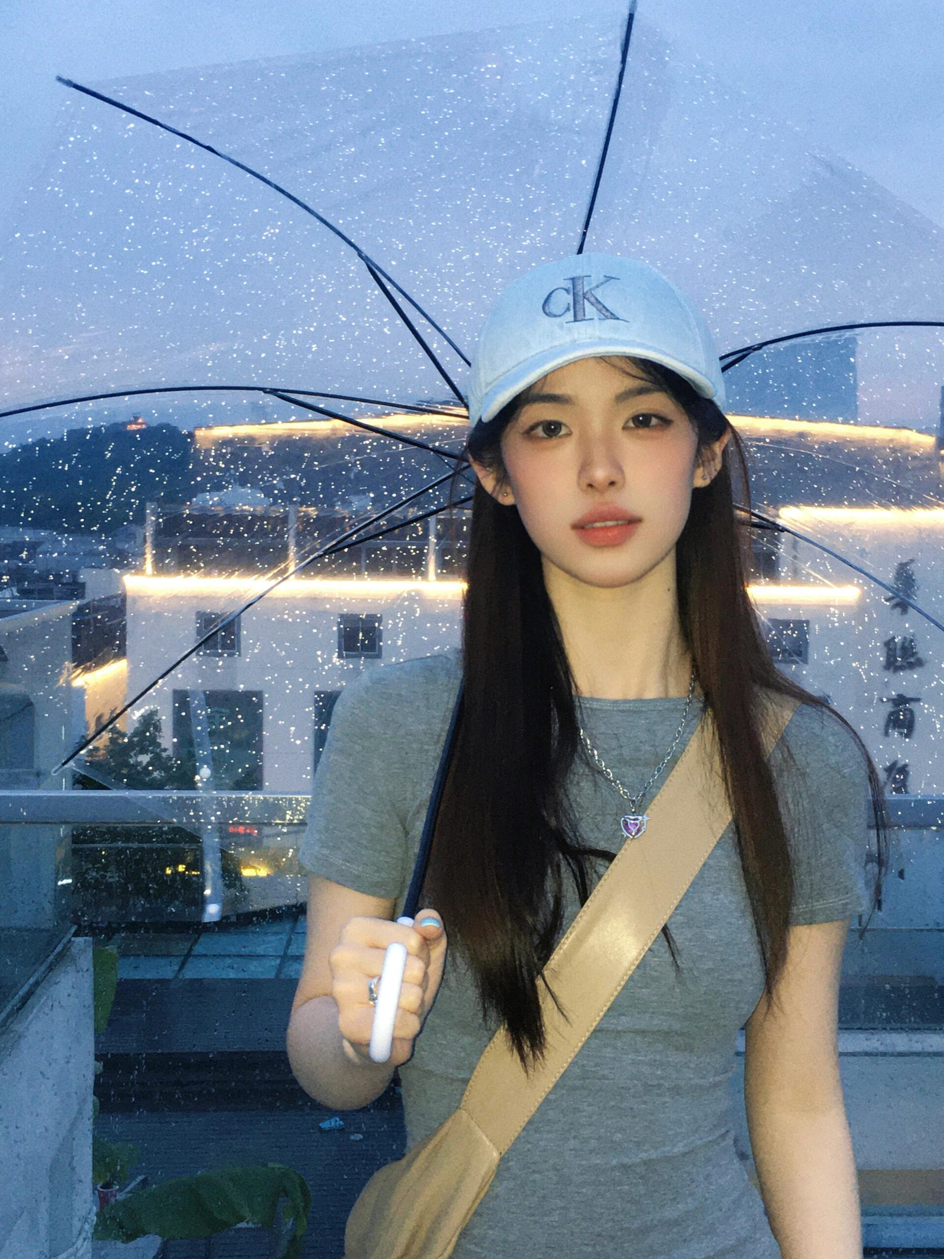 存一些下雨天拍照姿势 ☔️ ​​​