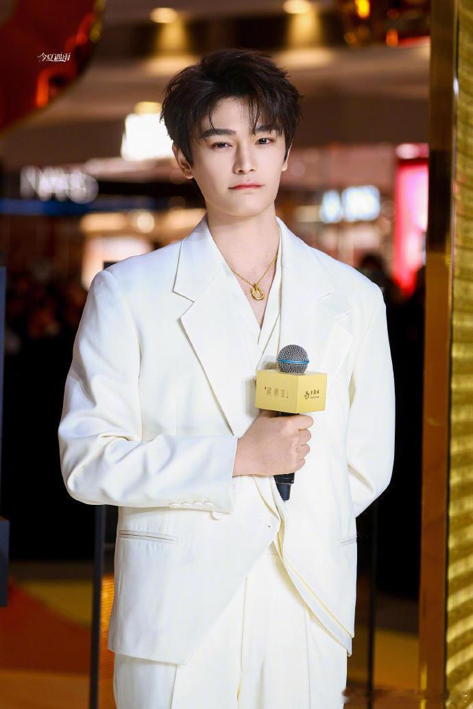 丁禹兮老凤祥销售额战报丁禹兮老凤祥双周6.09亿丁禹兮老凤祥双周销售数据公布，全