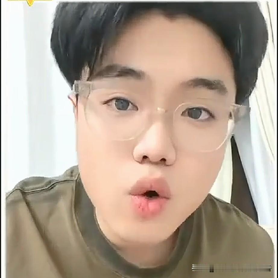 “刘能”的小儿子王梓嘉在直播间为母亲李琳叫屈，他说；“我的妈妈是一个非常好的女人