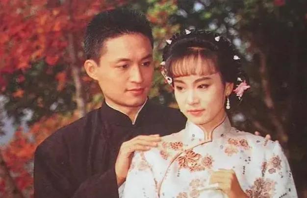 1990年播出的琼瑶电视剧《雪珂》真是一颗催泪弹。刘雪华和金铭又饰演一对母女，小