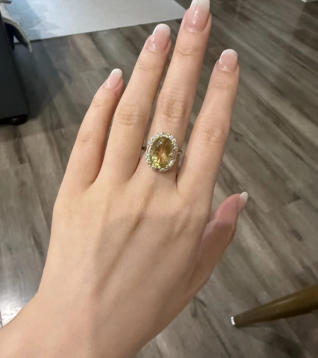 买到了人生水晶戒指💍