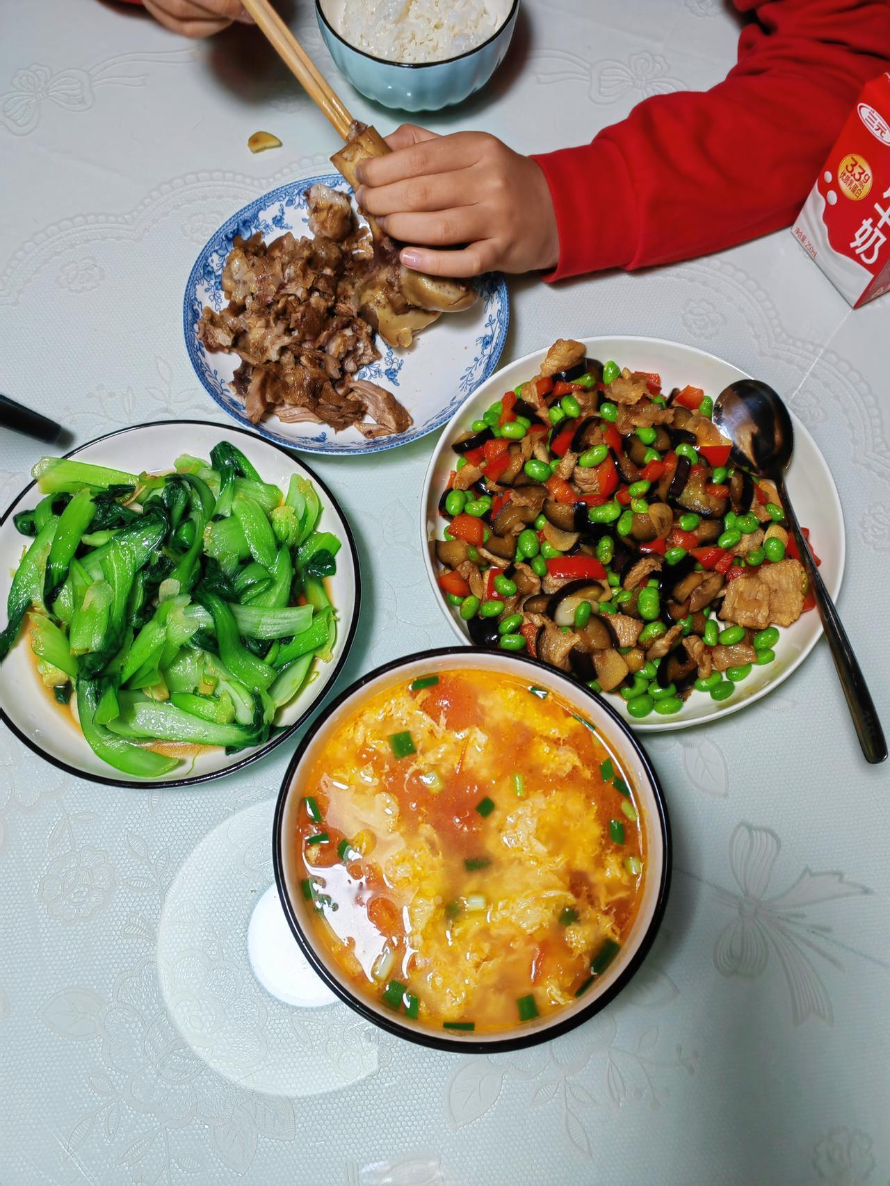 真要老公天天地铁上下班，回到家他肯定懒得跟头猪似的，啥也不想干了。

今天，老公