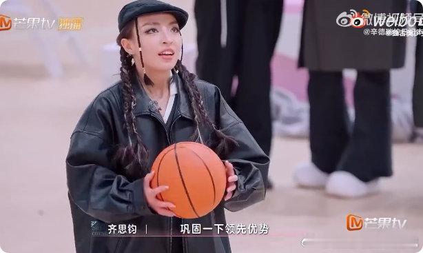 VaVa求库里上身乘风2025激烈的选曲时刻，吴宣仪团与王珞丹团在《风月》面前谁