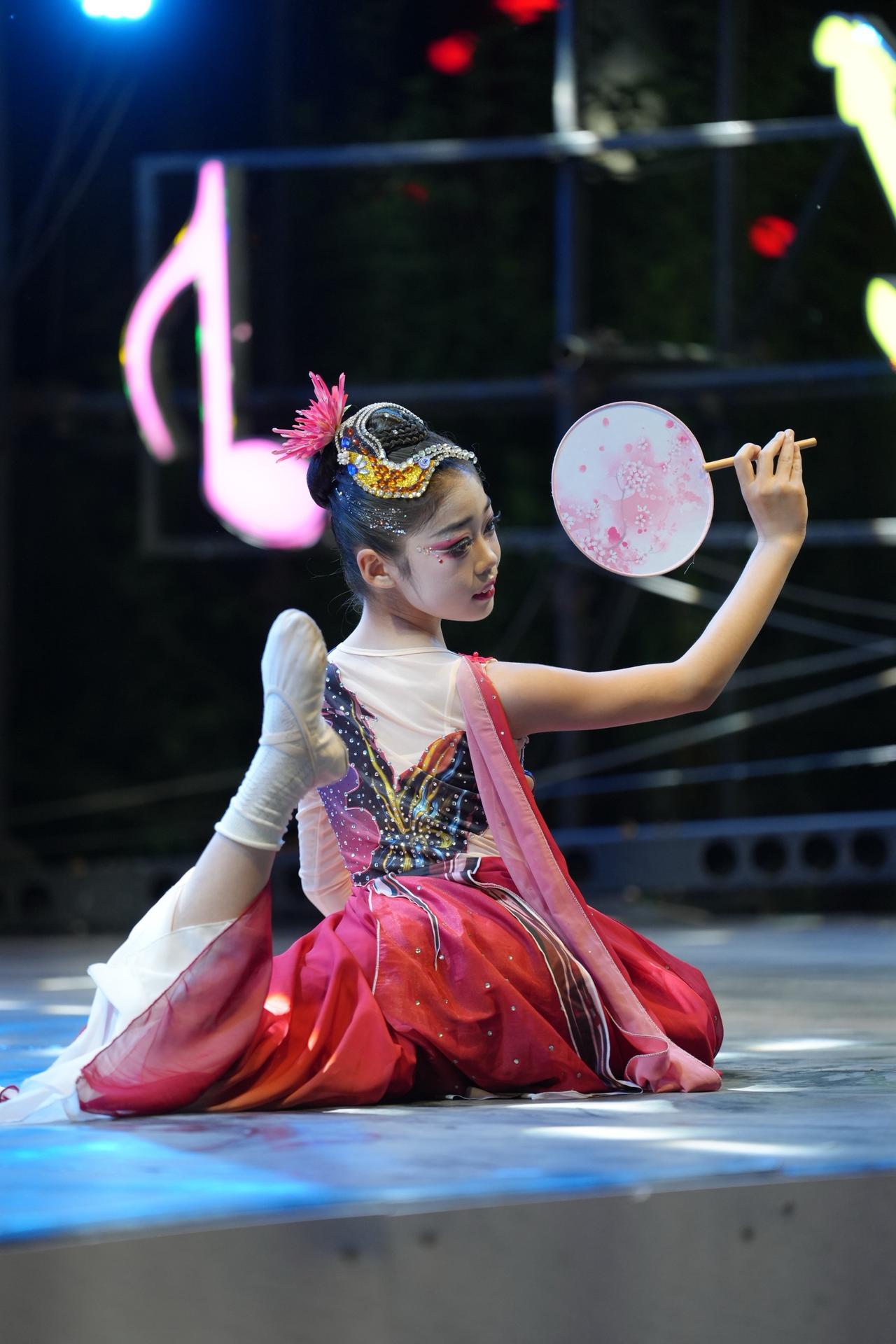 国风小舞者 小仙女中国舞 绝美舞蹈瞬间 舞台上的轻舞飞扬 国风舞蹈节目