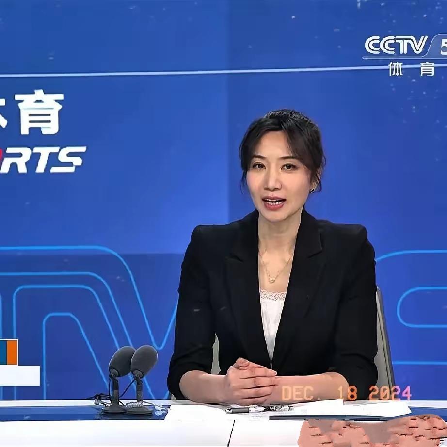 央视的体育解说其实也是个走钢丝的职业，哪怕是一句“中国队缺少一锤定音的球员”一句
