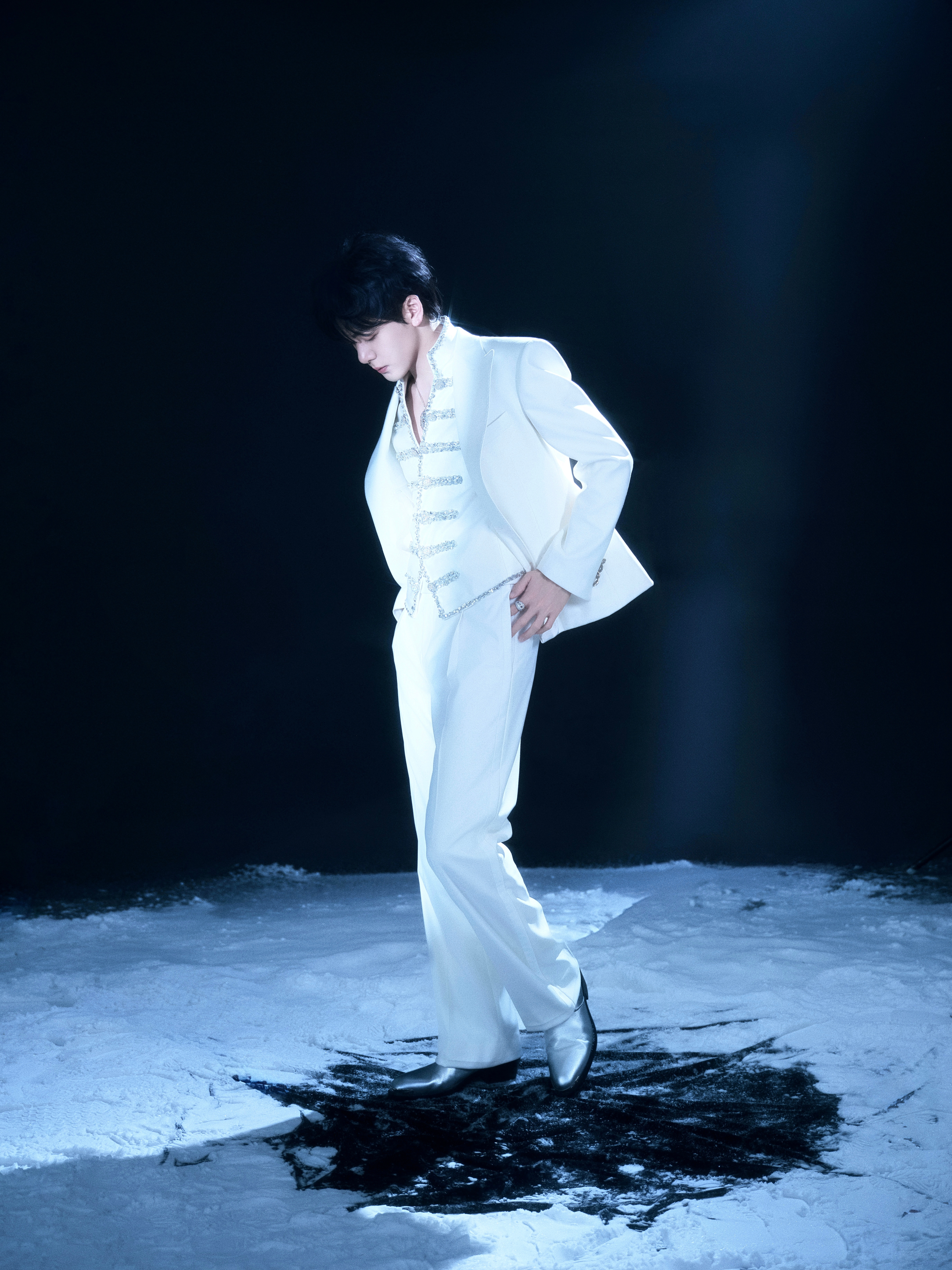 曾舜晞 × 微博之夜 今日微博之夜造型大片，身着CHENEY CHAN Priv