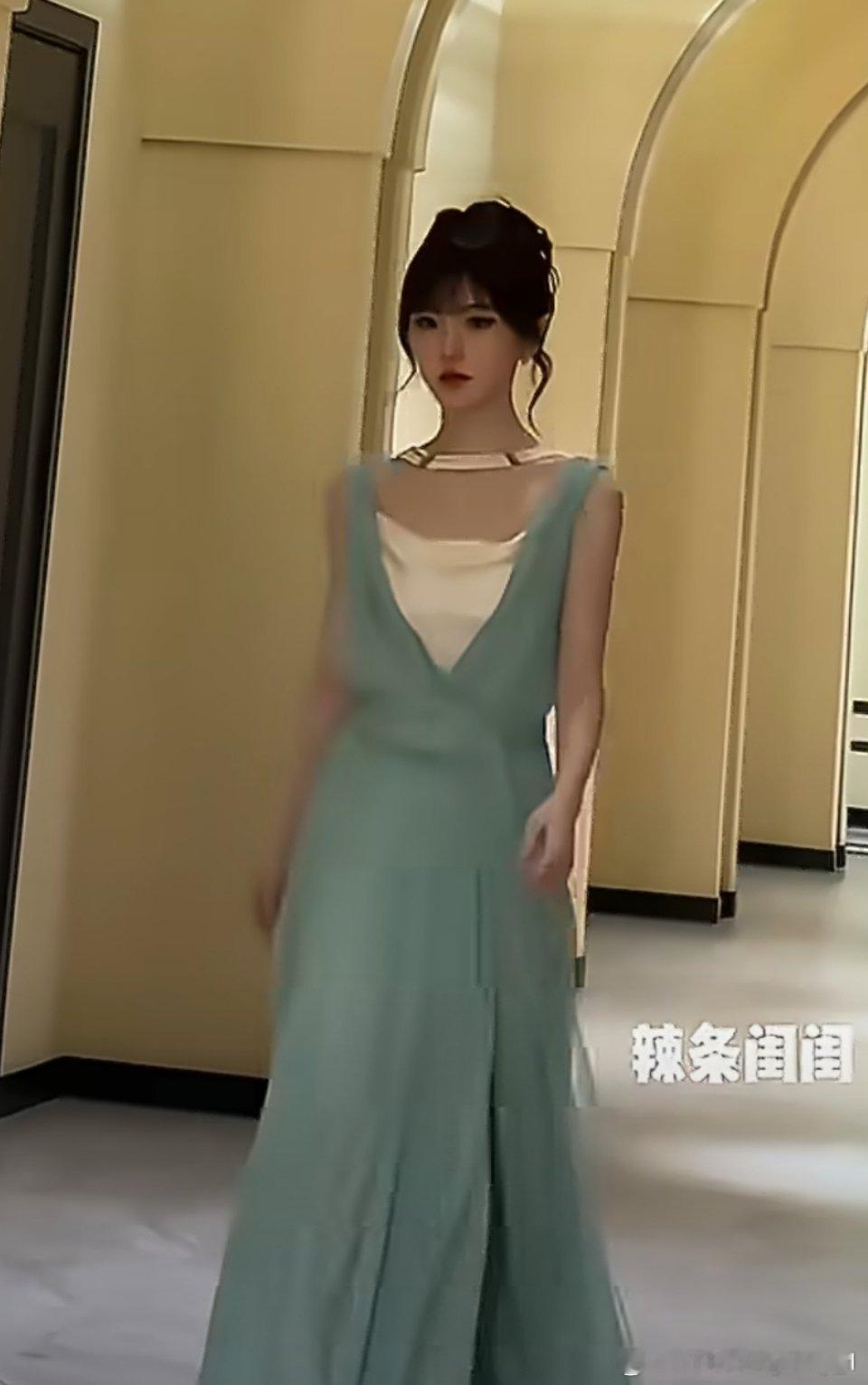 鞠婧祎万花世界古董高定高糊挡不住的优雅和美貌，美人就应该穿高定啊，绝美！！ ​​