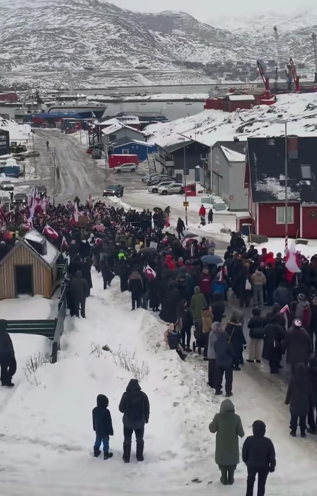丹麦民众不再忍耐，从哥本哈根，到格陵兰岛，人们纷纷走上街头表达抗议。

现在想想