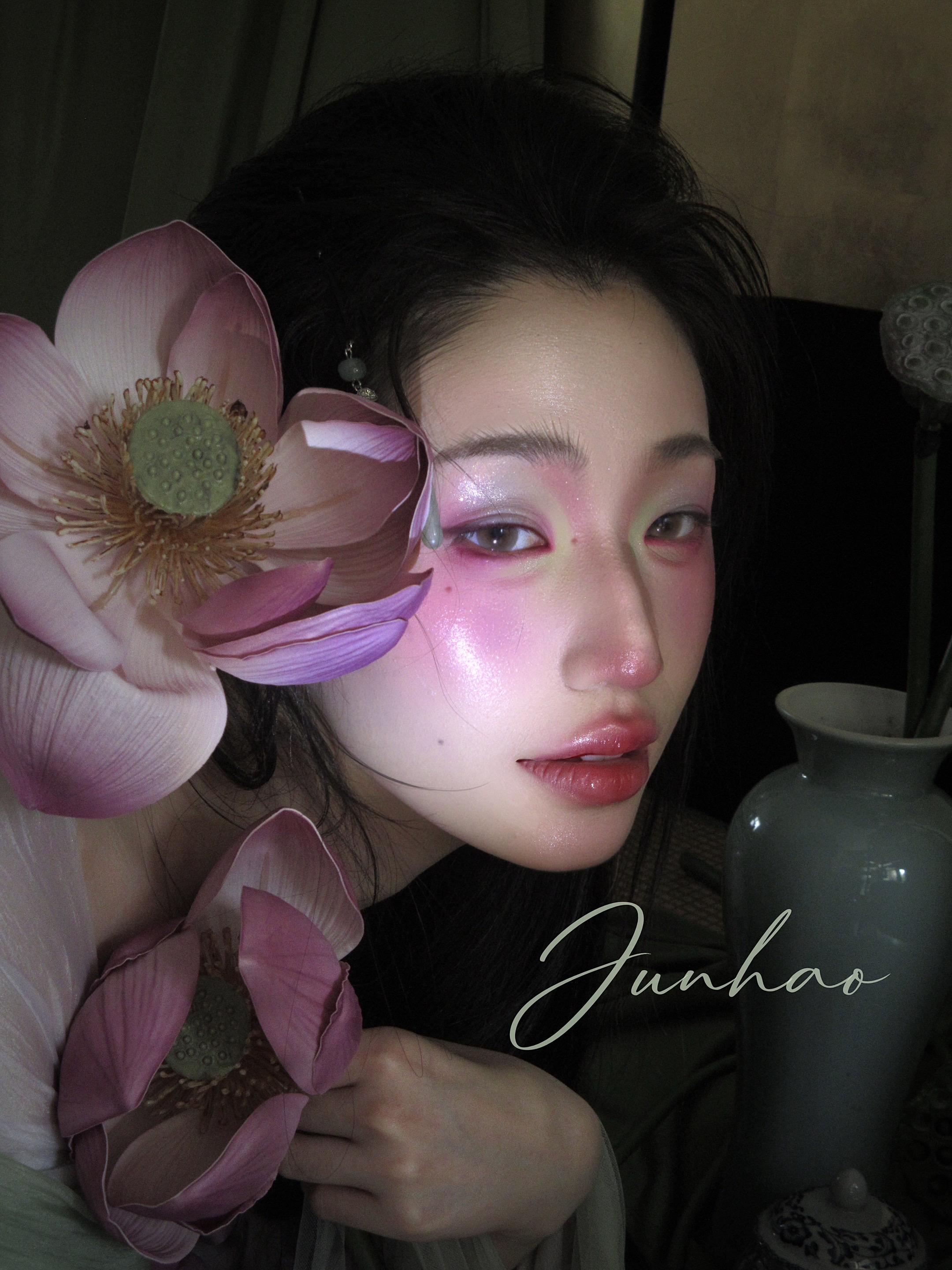 淡生极艳。《爱莲说》 新中式妆容