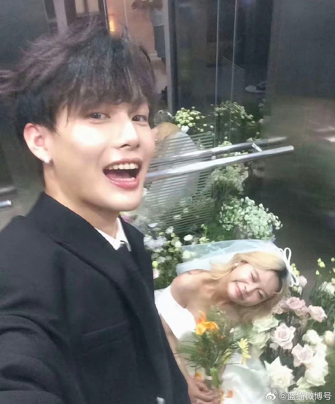 顾茜茜拍婚纱照曝顾茜茜与男友许诺拍婚纱照 顾茜茜和男友许诺拍婚纱照白纱为证，爱意