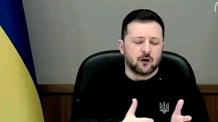 乌克兰允许60岁以上公民合同制服役，凸显了其兵源短缺的严峻形势，乌克兰总统泽连斯