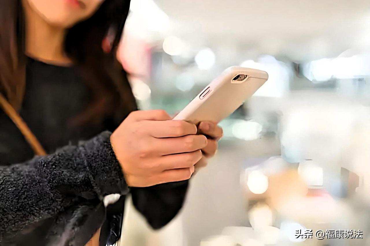 广西南宁，女子坐出租车将1万多的新手机遗失，司机却说没看见，女子通过定位发现手机