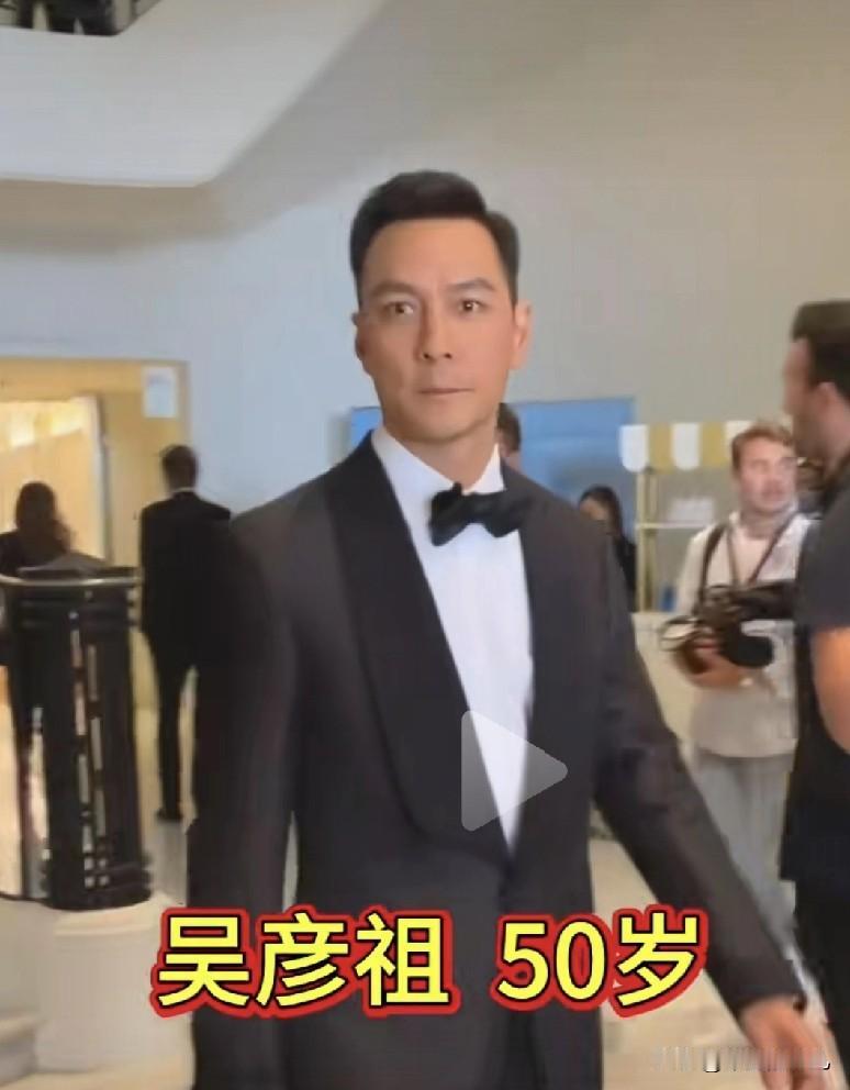 看到吴彦祖50岁的时候，
难过了好久