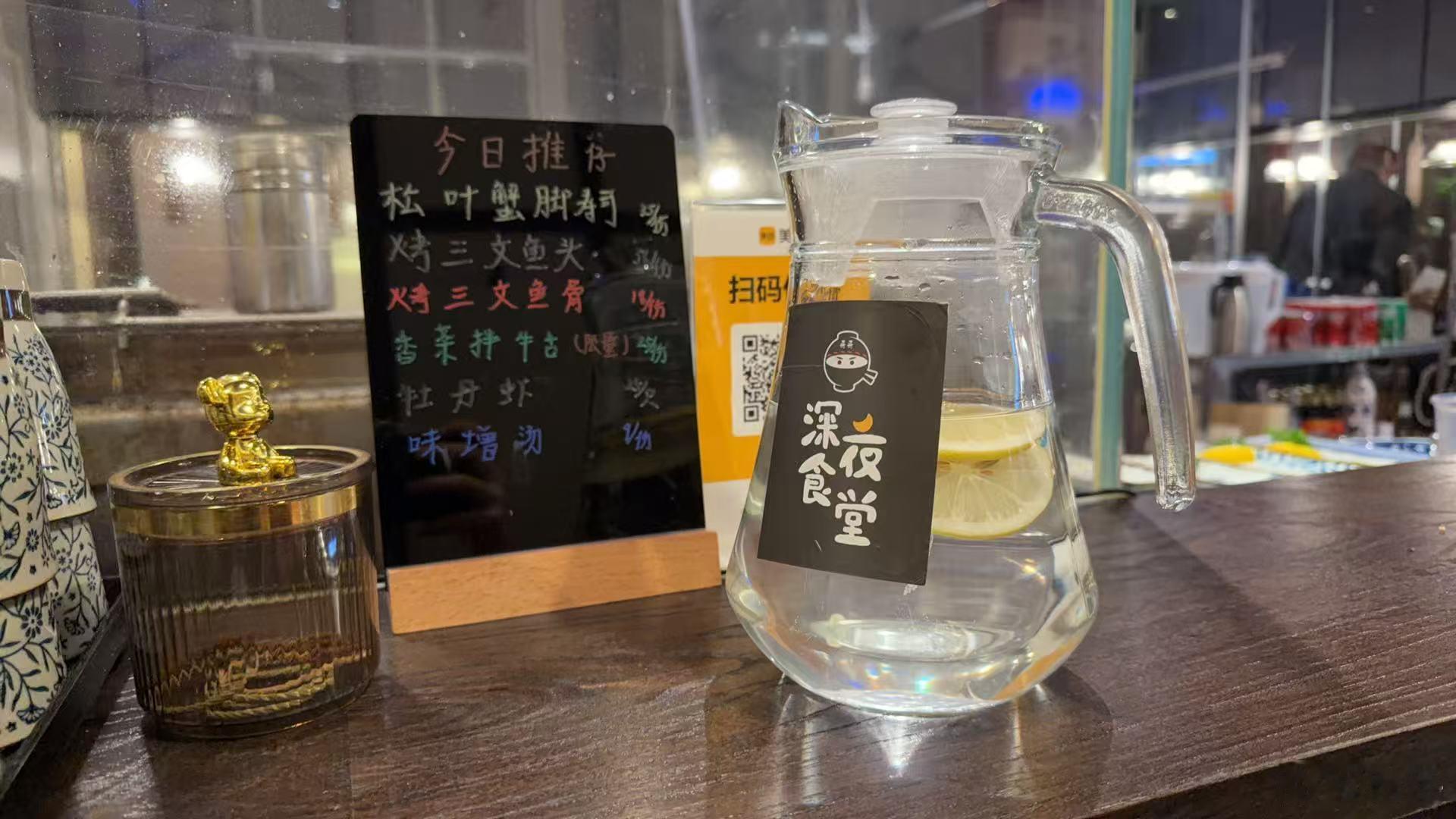 所谓的深夜食堂，估计就是让我们这种牛马下班的人吃的吧？[思考]  ​​​