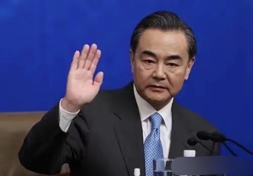 日本输个精光！王毅慕安会警告高市，话音刚落，现场沸腾了
2月14日，在德国慕安会