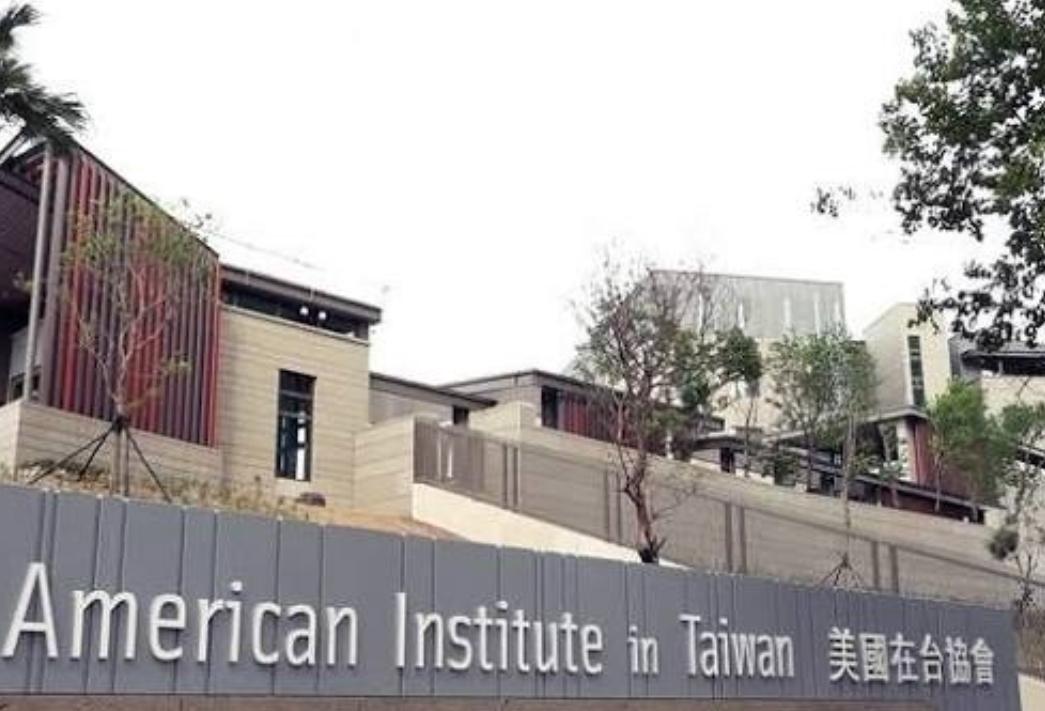 美国国务院的回应来了。
针对昨天国共两党领导人会面一事，引起美国的高度关注。美国