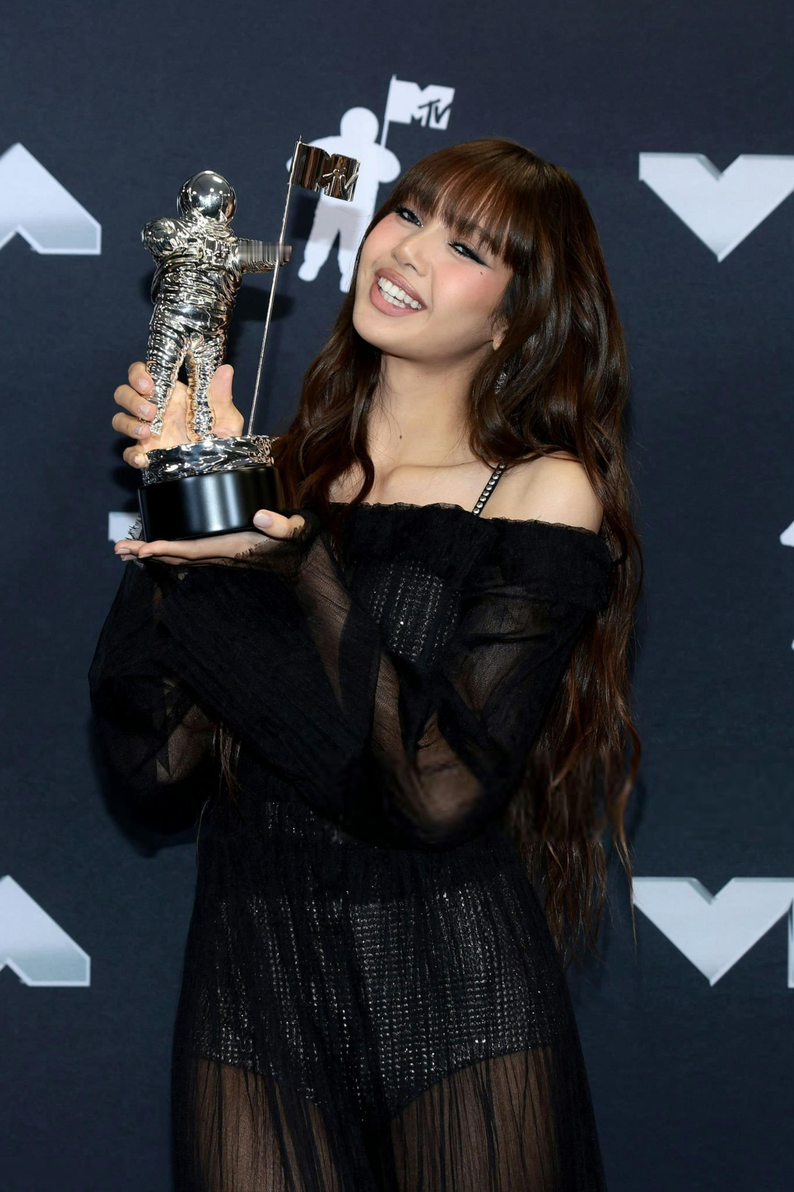 Lisa✖️最新MTV VMA 颁奖礼造型图赏 [送花花] ​​​