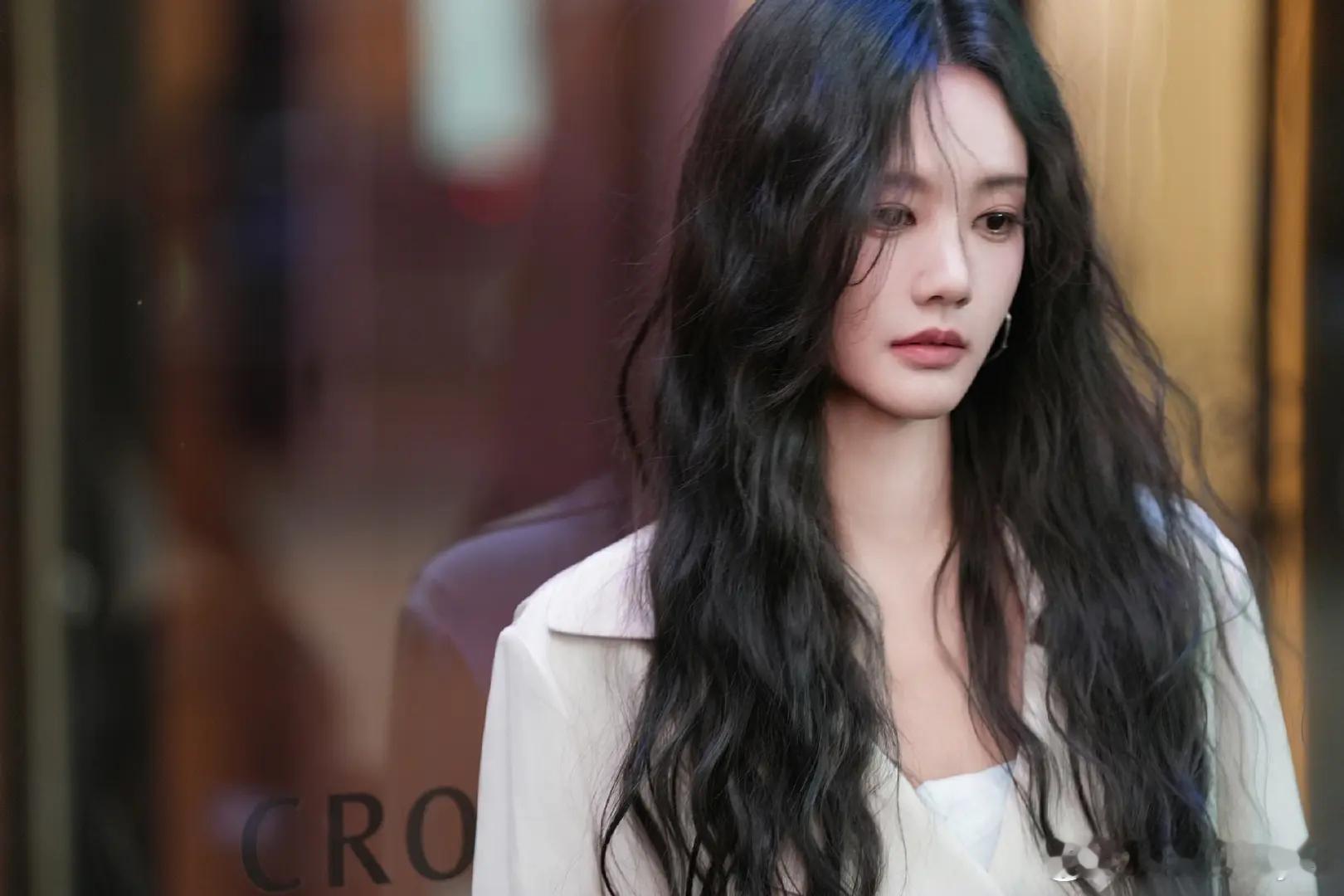李一桐真的，太适合都市剧了吧....能不能和田曦薇拍一个双女主[doge] ​​