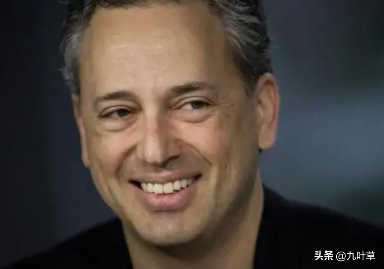 美法西斯丧心病狂了！
看着他的样子笑容可掬，一副人畜无害的样子，居然公开叫嚣:打